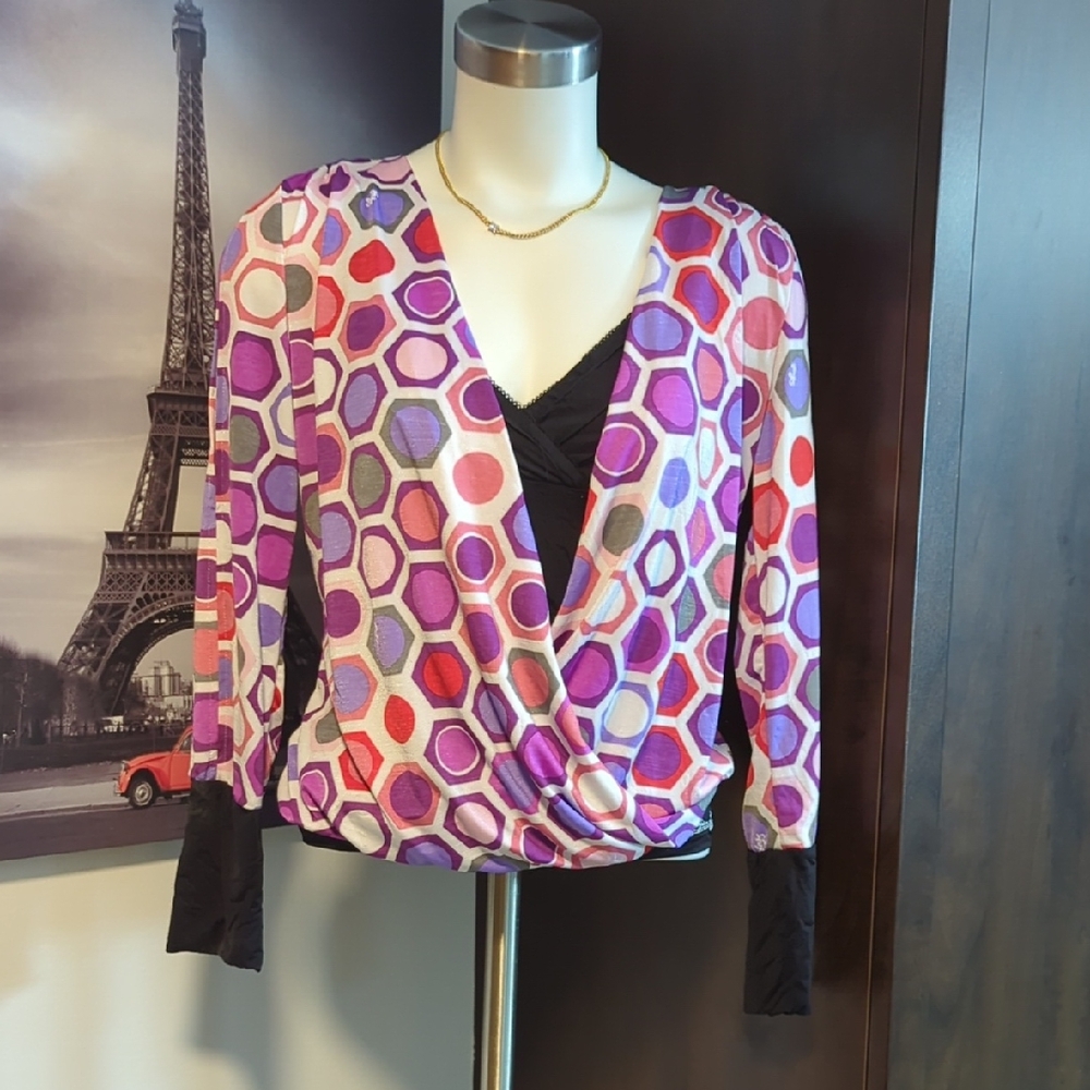 Chic Hexagon Patterned Blouse in Pink and Purple